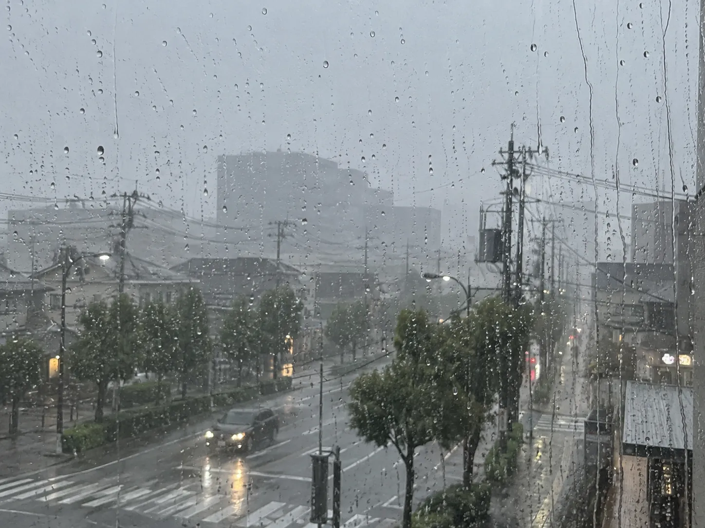 台風の雨風にご注意ください｜ご来店の際は無理をせずお越しください